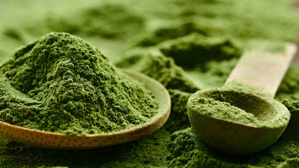 Kratom can be used recreationally or to potentially alleviate opioid withdrawal symptoms.