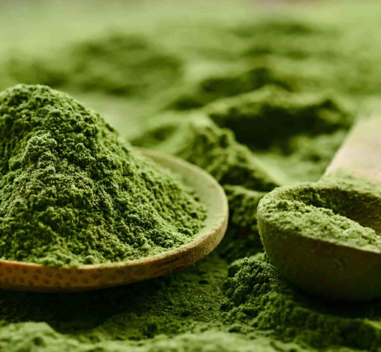 Kratom can be used recreationally or to potentially alleviate opioid withdrawal symptoms.